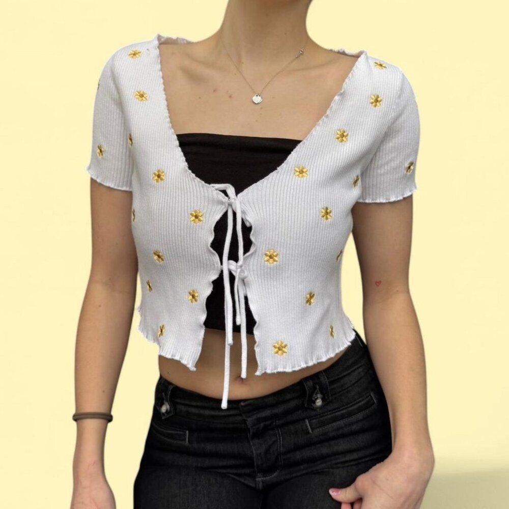 Y2K Retro Vintage White and Yellow Flowers Short Sleeve Open Crop Top